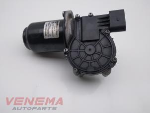 Gebruikte Ruitenwissermotor voor Skoda Fabia III (NJ3) 1.2 TSI 16V Prijs € 59,99 Margeregeling aangeboden door Venema Autoparts