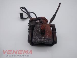 Gebruikte Remklauw (Tang) links-achter Mercedes A (W176) 1.5 A-160 CDI, A-160d 16V Prijs € 14,99 Margeregeling aangeboden door Venema Autoparts