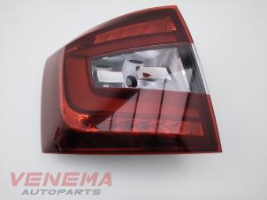 Gebruikte Achterlicht links Skoda Octavia Combi (5EAC) 1.5 TSI Evo 16V Prijs € 149,99 Margeregeling aangeboden door Venema Autoparts