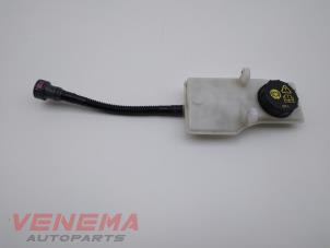 Gebruikte Remvloeistof reservoir Ford Kuga II (DM2) 1.5 EcoBoost 16V 150 Prijs € 19,99 Margeregeling aangeboden door Venema Autoparts