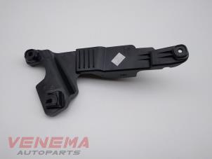 Gebruikte Steun (diversen) Peugeot 208 II (UB/UH/UP) 1.2 Vti 12V PureTech 130 Prijs € 9,99 Margeregeling aangeboden door Venema Autoparts