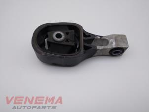 Gebruikte Versnellingsbak Steun Opel Corsa F (UB/UH/UP) 1.2 Turbo 12V 130 Prijs € 19,99 Margeregeling aangeboden door Venema Autoparts