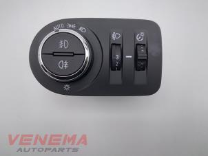 Gebruikte Schakelaar Licht Opel Corsa F (UB/UH/UP) 1.2 Turbo 12V 130 Prijs € 24,99 Margeregeling aangeboden door Venema Autoparts