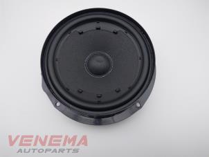 Gebruikte Speaker Volkswagen Golf VIII (CD1) 2.0 TDI BlueMotion 16V Prijs € 24,99 Margeregeling aangeboden door Venema Autoparts