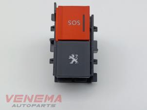 Gebruikte SOS knop Peugeot 208 II (UB/UH/UP) 1.2 Vti 12V PureTech 130 Prijs € 14,99 Margeregeling aangeboden door Venema Autoparts