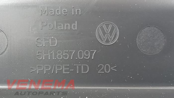 Dashboardkastje van een Volkswagen Golf VIII (CD1) 2.0 TDI BlueMotion 16V 2023