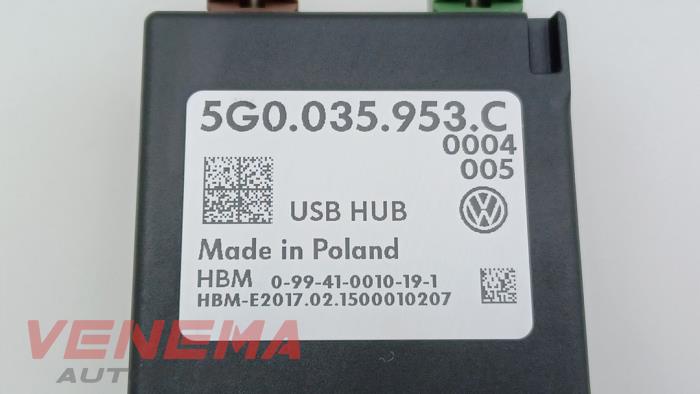USB module van een Volkswagen Passat Variant (3G5) 1.6 TDI 16V 2016