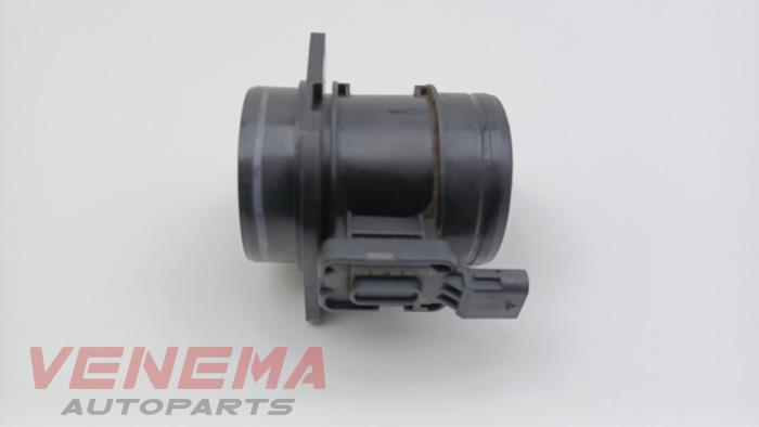 Gebruikte Luchtmassameter Volkswagen Passat Variant (3G5) 1.6 TDI 16V Prijs € 9,99 Margeregeling aangeboden door Venema Autoparts