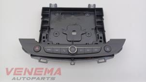 Gebruikte Radiobedienings paneel Opel Grandland/Grandland X 1.5 CDTI Prijs € 49,99 Margeregeling aangeboden door Venema Autoparts