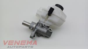 Gebruikte Hoofdremcilinder Volkswagen Golf VIII (CD1) 2.0 TDI BlueMotion 16V Prijs € 44,99 Margeregeling aangeboden door Venema Autoparts