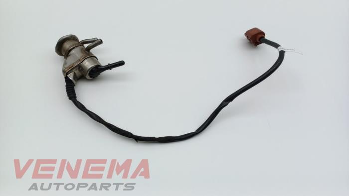 Gebruikte Injector adblue Volkswagen Golf VIII (CD1) 2.0 TDI BlueMotion 16V Prijs € 99,99 Margeregeling aangeboden door Venema Autoparts