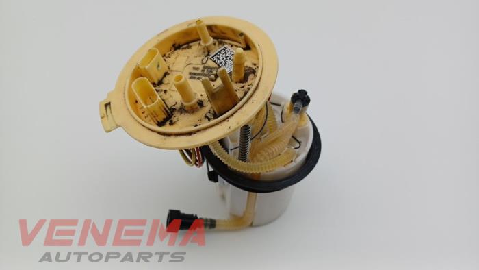Gebruikte Tank element Pomp Volkswagen Passat Variant (3G5) 1.6 TDI 16V Prijs € 49,99 Margeregeling aangeboden door Venema Autoparts