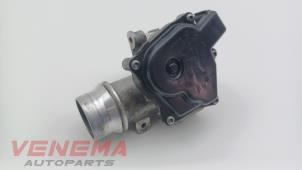 Gebruikte Gasklephuis Mercedes A (177.0) 1.5 A-180d Prijs € 99,99 Margeregeling aangeboden door Venema Autoparts