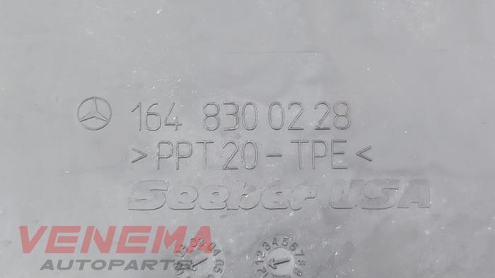 Paravent van een Mercedes-Benz ML II (164/4JG) 3.0 ML-280 CDI 4-Matic V6 24V 2008