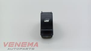 Gebruikte Ruit schakelaar elektrisch Peugeot 208 II (UB/UH/UP) 1.2 Vti 12V PureTech 100 Prijs € 9,99 Margeregeling aangeboden door Venema Autoparts