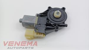 Gebruikte Motor electrisch raam Ford Fiesta 6 (JA8) 1.0 EcoBoost 12V 100 Prijs € 9,99 Margeregeling aangeboden door Venema Autoparts