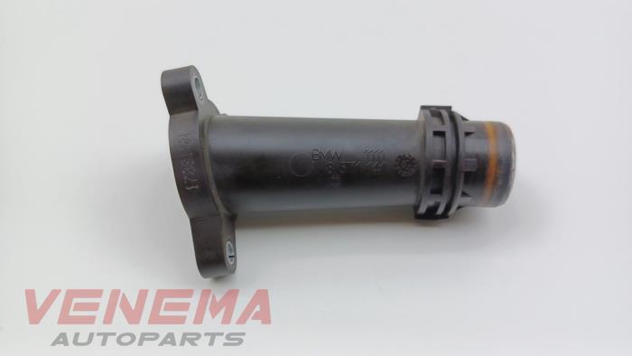 Gebruikte Waterslang aansluiting BMW 1 serie (F20) 118i 1.5 TwinPower 12V Prijs € 9,99 Margeregeling aangeboden door Venema Autoparts