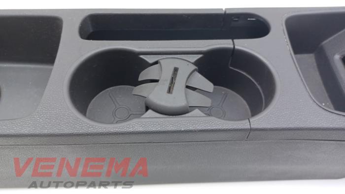 Middenconsoles van een Ford Fiesta 6 (JA8) 1.0 EcoBoost 12V 100 2015