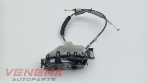 Gebruikte Deurslot Mechaniek 4Deurs rechts-voor Peugeot 208 II (UB/UH/UP) 1.2 Vti 12V PureTech 100 Prijs € 34,99 Margeregeling aangeboden door Venema Autoparts