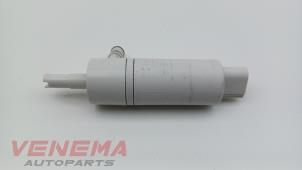 Gebruikte Koplampsproeier pomp Mercedes ML II (164/4JG) 3.0 ML-280 CDI 4-Matic V6 24V Prijs € 29,99 Margeregeling aangeboden door Venema Autoparts