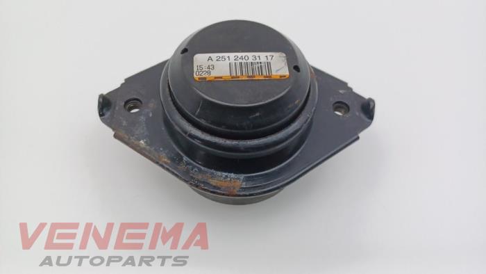 Gebruikte Motorsteun Mercedes ML II (164/4JG) 3.0 ML-280 CDI 4-Matic V6 24V Prijs € 14,99 Margeregeling aangeboden door Venema Autoparts