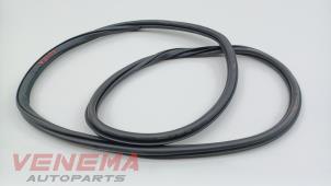 Gebruikte Portierrubber 4Deurs rechts-achter Skoda Kamiq 1.0 TSI 12V Prijs € 14,99 Margeregeling aangeboden door Venema Autoparts