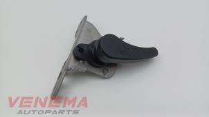 Gebruikte Motorkap hendel Skoda Kamiq 1.0 TSI 12V Prijs € 14,99 Margeregeling aangeboden door Venema Autoparts