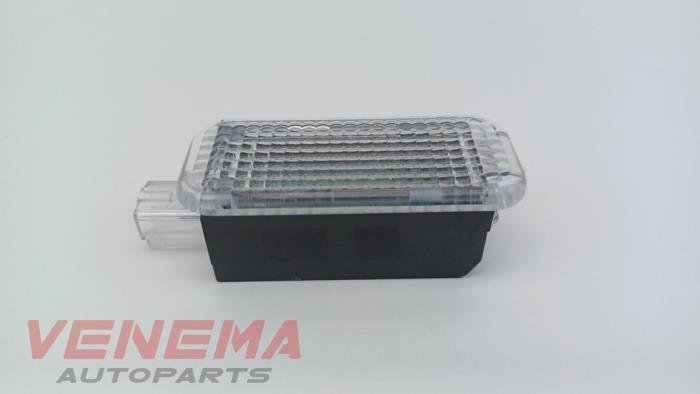 Gebruikte Instapverlichting Audi A5 Sportback (F5A/F5F) 2.0 TFSI g-tron 16V Prijs € 9,99 Margeregeling aangeboden door Venema Autoparts