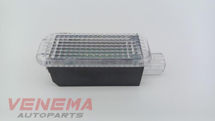Gebruikte Instapverlichting Audi A5 Sportback (F5A/F5F) 2.0 TFSI g-tron 16V Prijs € 9,99 Margeregeling aangeboden door Venema Autoparts