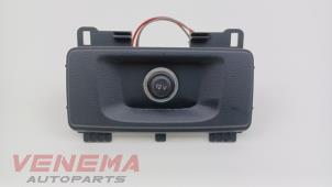 Gebruikte 12 Volt aansluiting Audi A5 Sportback (F5A/F5F) 2.0 TFSI g-tron 16V Prijs € 14,99 Margeregeling aangeboden door Venema Autoparts