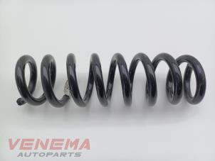 Gebruikte Veerschroef achter BMW 1 serie (F20) 118i 1.5 TwinPower 12V Prijs € 19,99 Margeregeling aangeboden door Venema Autoparts