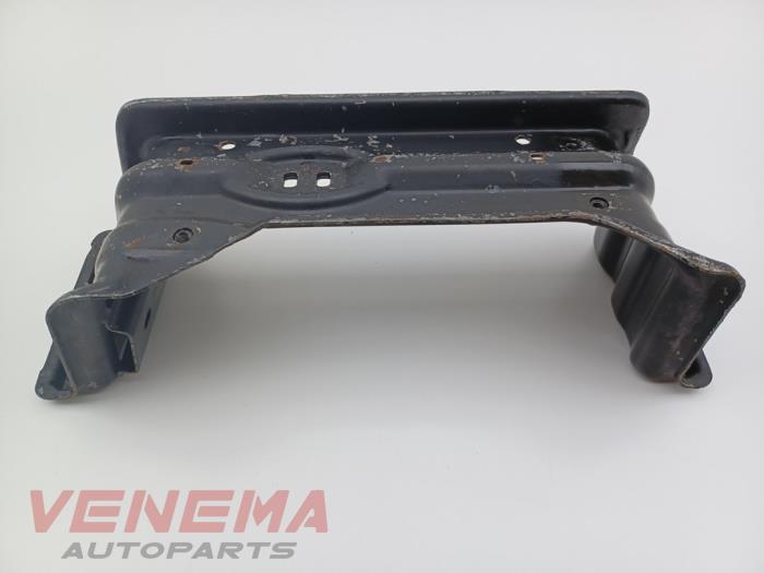 Gebruikte Motorsteun Mercedes ML II (164/4JG) 3.0 ML-280 CDI 4-Matic V6 24V Prijs € 79,99 Margeregeling aangeboden door Venema Autoparts