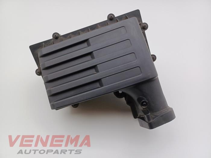 Gebruikte Luchtfilterhuis Volkswagen Passat Variant (3G5) 1.6 TDI 16V Prijs € 49,99 Margeregeling aangeboden door Venema Autoparts