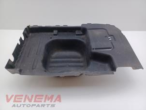 Gebruikte Bekleding bagageruimte Mercedes C Estate (S205) C-300d 2.0 Turbo 16V Prijs € 59,99 Margeregeling aangeboden door Venema Autoparts