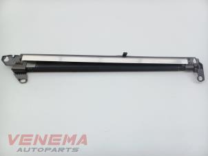 Gebruikte Rolgordijn links Mercedes C Estate (S205) C-300d 2.0 Turbo 16V Prijs € 79,99 Margeregeling aangeboden door Venema Autoparts