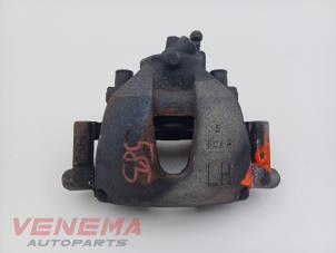 Gebruikte Remklauw (Tang) links-voor Volvo V40 (MV) 2.0 D2 16V Prijs € 19,99 Margeregeling aangeboden door Venema Autoparts