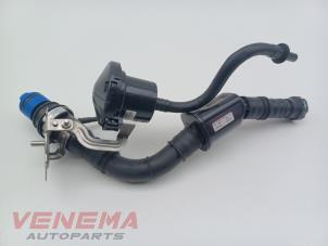 Gebruikte Vulpijp ad-blue tank Mercedes C Estate (S205) C-300d 2.0 Turbo 16V Prijs € 64,99 Margeregeling aangeboden door Venema Autoparts