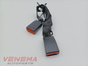 Gebruikte Veiligheidsgordel Insteek midden-achter BMW 4 serie Gran Coupe (F36) 420i 2.0 TwinPower Turbo 16V Prijs € 19,99 Margeregeling aangeboden door Venema Autoparts