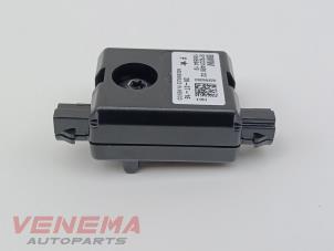 Gebruikte Antenne Versterker BMW 4 serie Gran Coupe (F36) 420i 2.0 TwinPower Turbo 16V Prijs € 9,99 Margeregeling aangeboden door Venema Autoparts