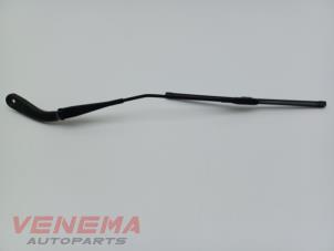 Gebruikte Ruitenwisserarm voor BMW 4 serie Gran Coupe (F36) 420i 2.0 TwinPower Turbo 16V Prijs € 14,99 Margeregeling aangeboden door Venema Autoparts