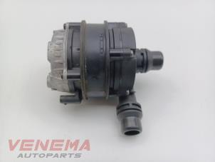 Gebruikte Watercirculatiepomp BMW 4 serie Gran Coupe (F36) 420i 2.0 TwinPower Turbo 16V Prijs € 24,99 Margeregeling aangeboden door Venema Autoparts
