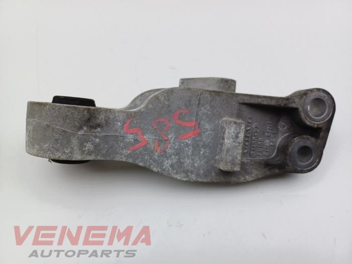 Motorsteun van een Volvo V40 (MV) 2.0 D2 16V 2016