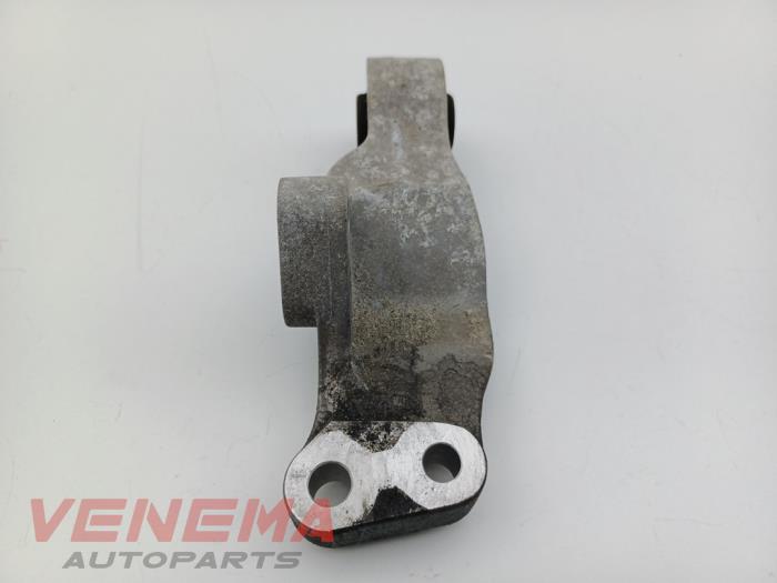 Motorsteun van een Volvo V40 (MV) 2.0 D2 16V 2016