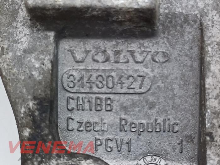 Motorsteun van een Volvo V40 (MV) 2.0 D2 16V 2016