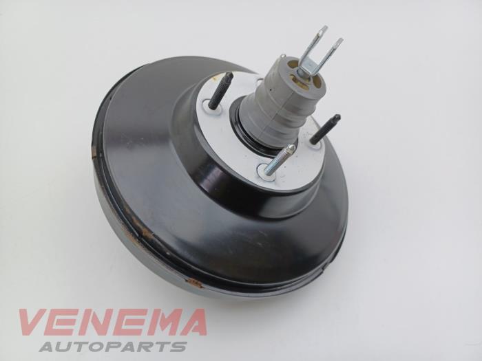 Rembekrachtiger van een Volvo V40 (MV) 2.0 D2 16V 2016