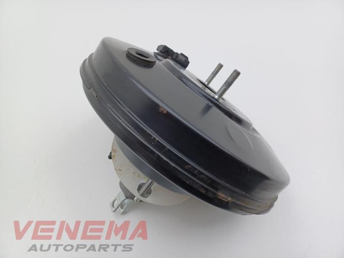 Rembekrachtiger van een Volvo V40 (MV) 2.0 D2 16V 2016