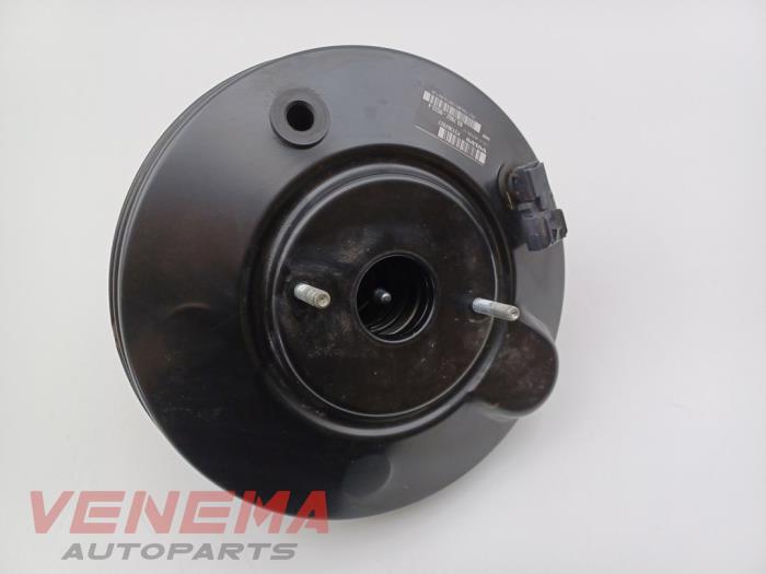 Rembekrachtiger van een Volvo V40 (MV) 2.0 D2 16V 2016