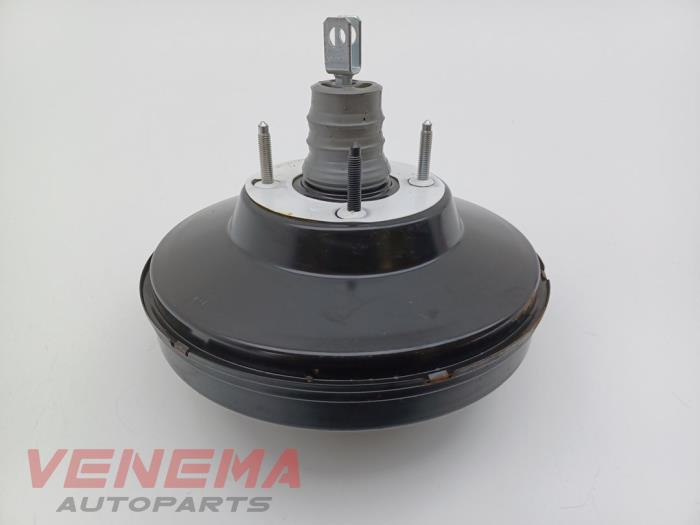 Rembekrachtiger van een Volvo V40 (MV) 2.0 D2 16V 2016