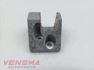 Gebruikte Motorrubber Volvo V40 (MV) 2.0 D2 16V Prijs € 9,99 Margeregeling aangeboden door Venema Autoparts