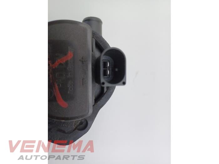 Waterpomp van een Mercedes-Benz GLE (W166) 350d 3.0 V6 24V BlueTEC 4-Matic 2017